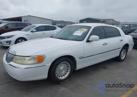 1998 Lincoln Town Car Executive from USA, damaged, VIN 1LNFM81W8WY663550